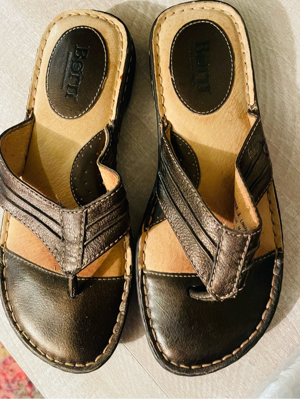 BORN Garland Sandals sz 7 bronze thongs shoes leather brown metallic slides